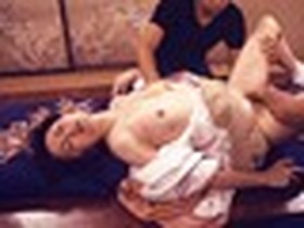 日本性豪熟女 奥多摩で旅館を営む女将さんは、夜な夜なオナニーに耽る 山吹景子43歳　サンプル画像03